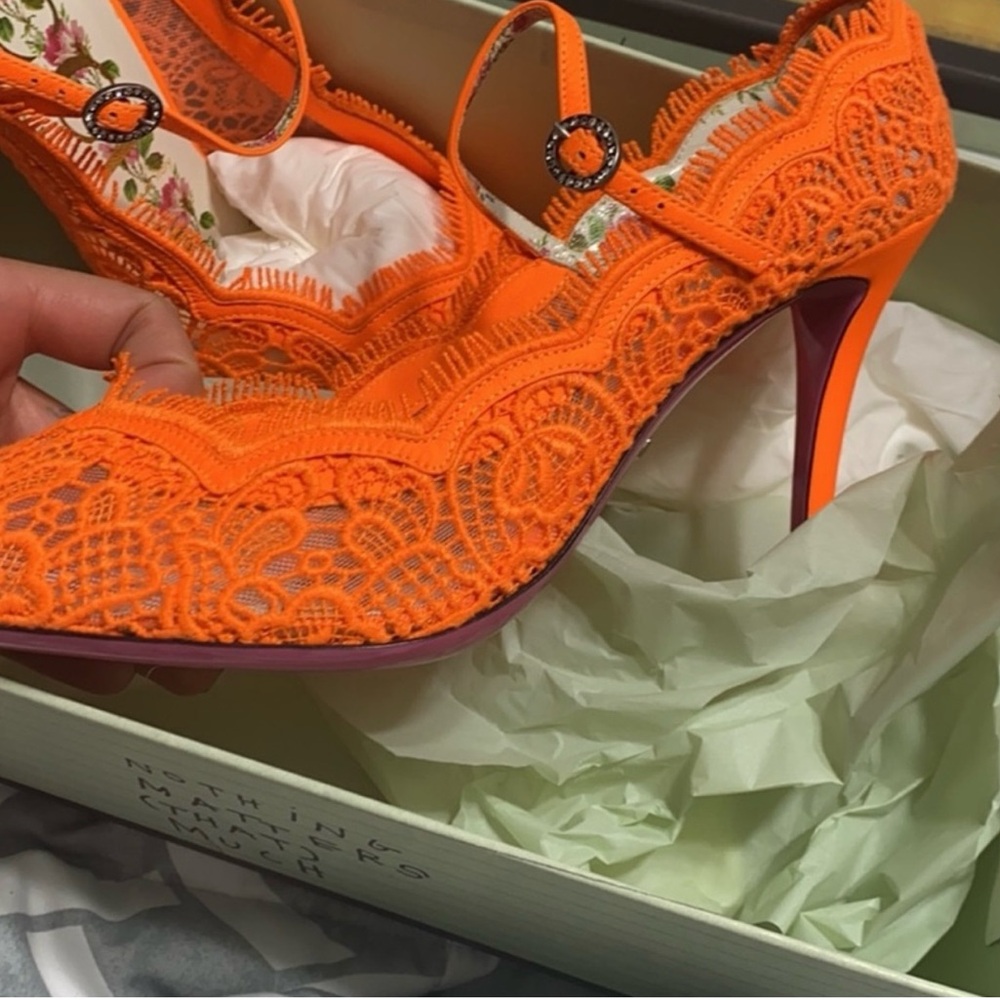 Gucci lace pumps